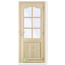 La última puerta de madera compuesta con un panel y seis luces